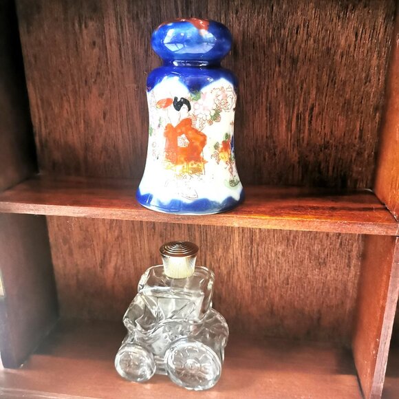 1960s Solid Wood Curio Cabinet w/ Teardrop Brass Pull AND 8 Vintage Knick-Knacks - Picture 11 of 13